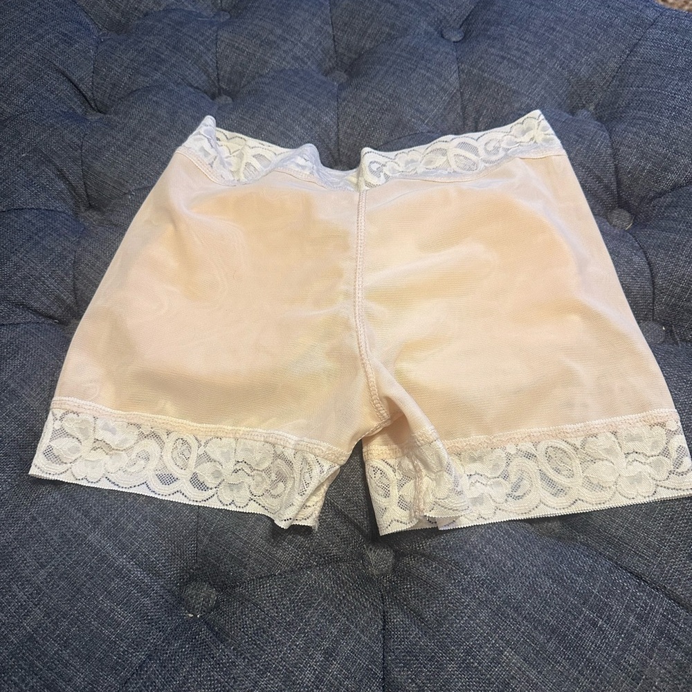Shapewear - Picture 2 of 6